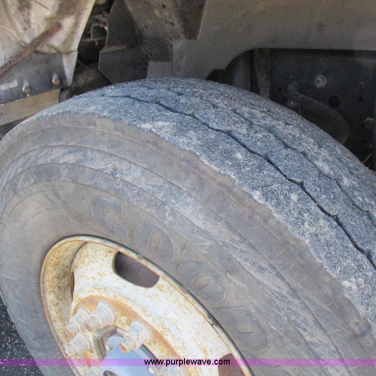 image for item K2157 2002 Chevrolet C7500 dump truck