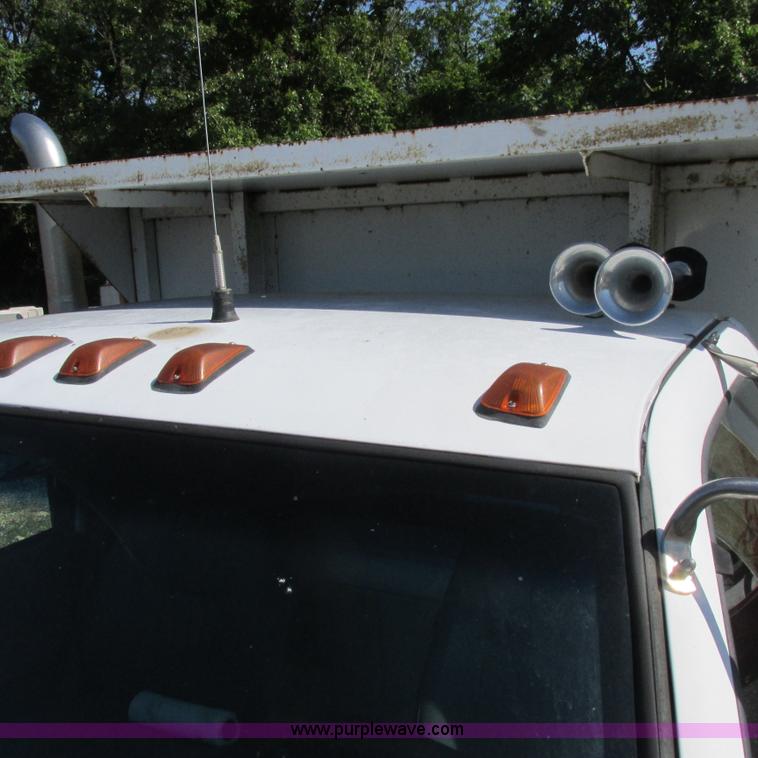 image for item K2157 2002 Chevrolet C7500 dump truck