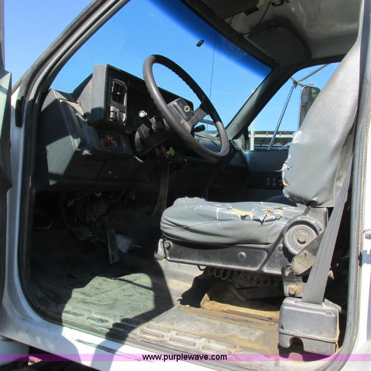 image for item K2157 2002 Chevrolet C7500 dump truck