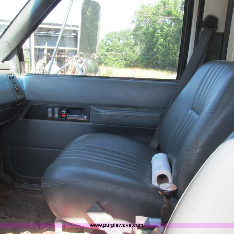 image for item K2157 2002 Chevrolet C7500 dump truck