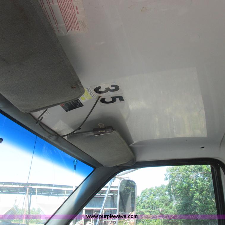 image for item K2157 2002 Chevrolet C7500 dump truck