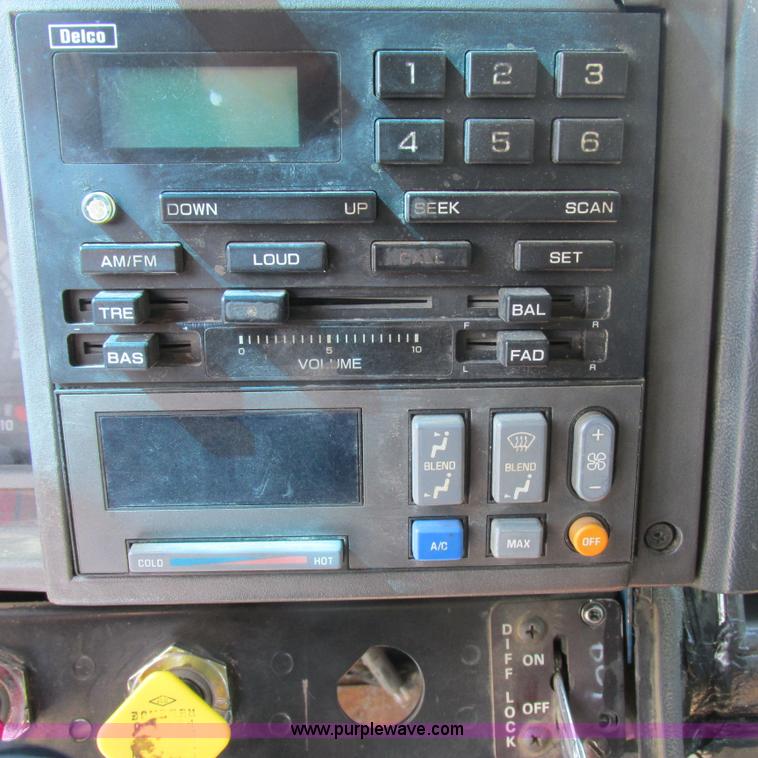 image for item K2157 2002 Chevrolet C7500 dump truck