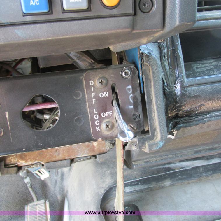 image for item K2157 2002 Chevrolet C7500 dump truck