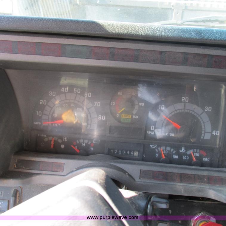 image for item K2157 2002 Chevrolet C7500 dump truck