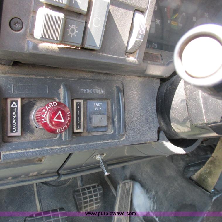 image for item K2157 2002 Chevrolet C7500 dump truck