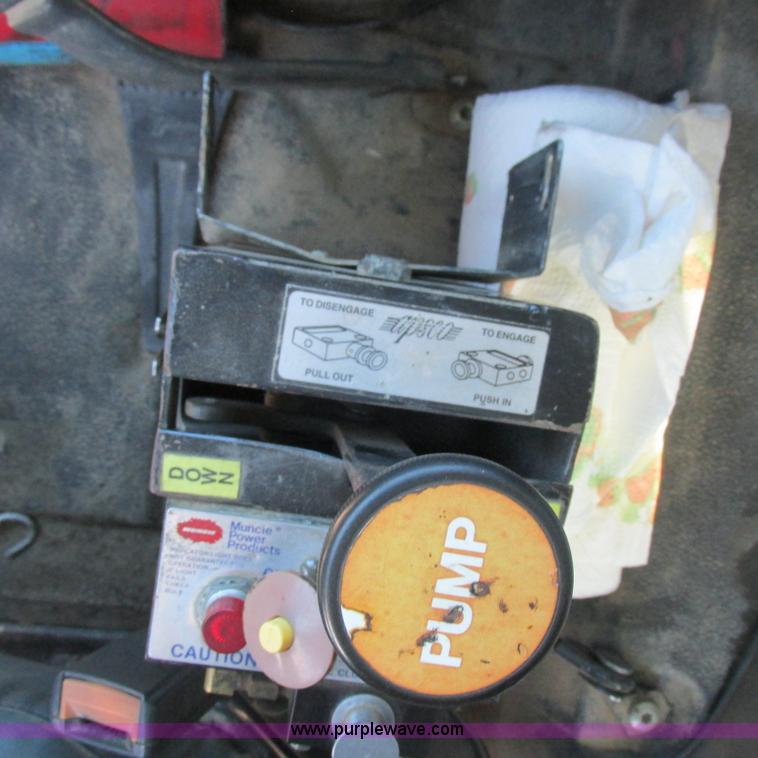 image for item K2157 2002 Chevrolet C7500 dump truck