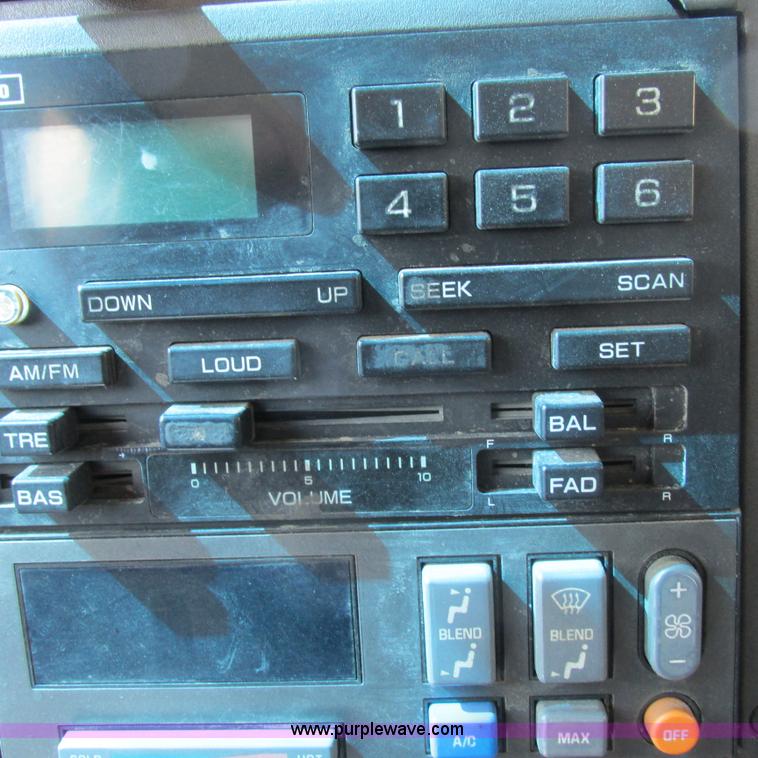 image for item K2157 2002 Chevrolet C7500 dump truck