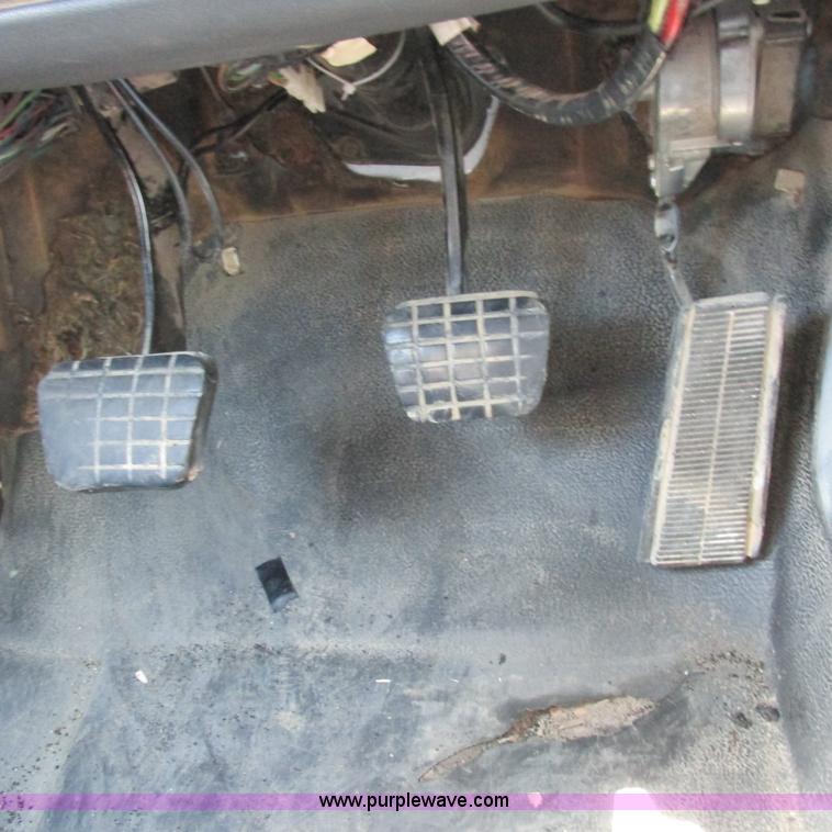 image for item K2157 2002 Chevrolet C7500 dump truck