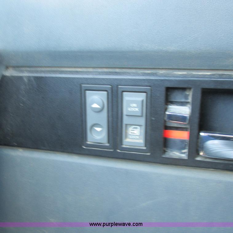 image for item K2157 2002 Chevrolet C7500 dump truck