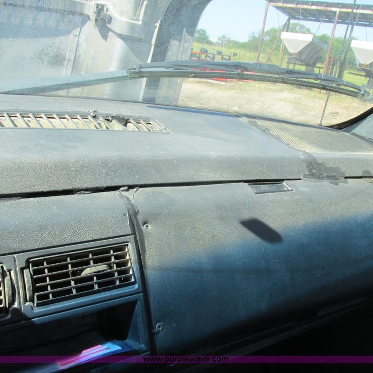 image for item K2157 2002 Chevrolet C7500 dump truck