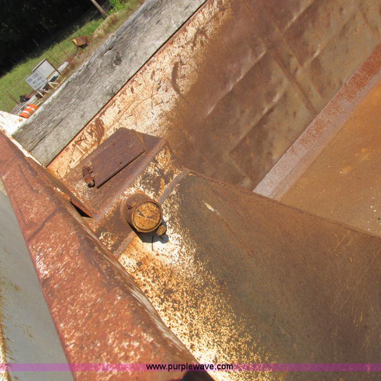 image for item K2157 2002 Chevrolet C7500 dump truck