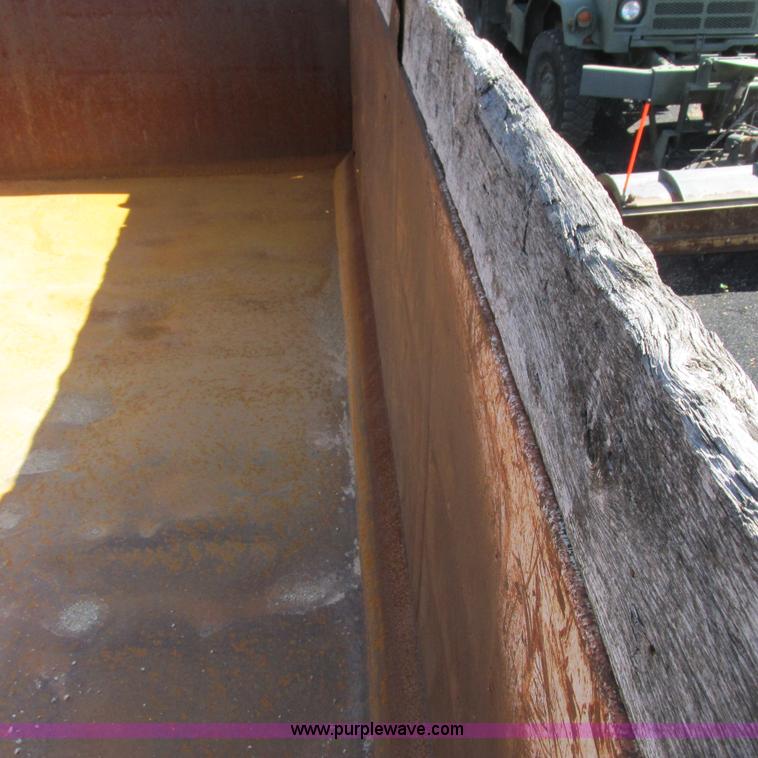 image for item K2157 2002 Chevrolet C7500 dump truck