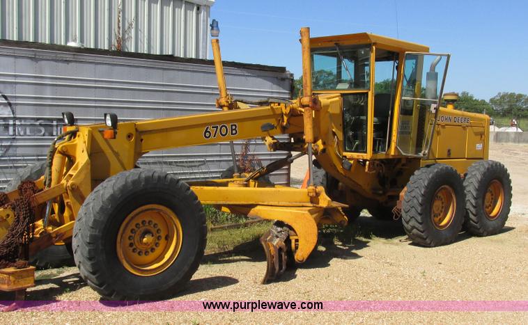 image for item K2158 1992 John Deere 670B motor grader