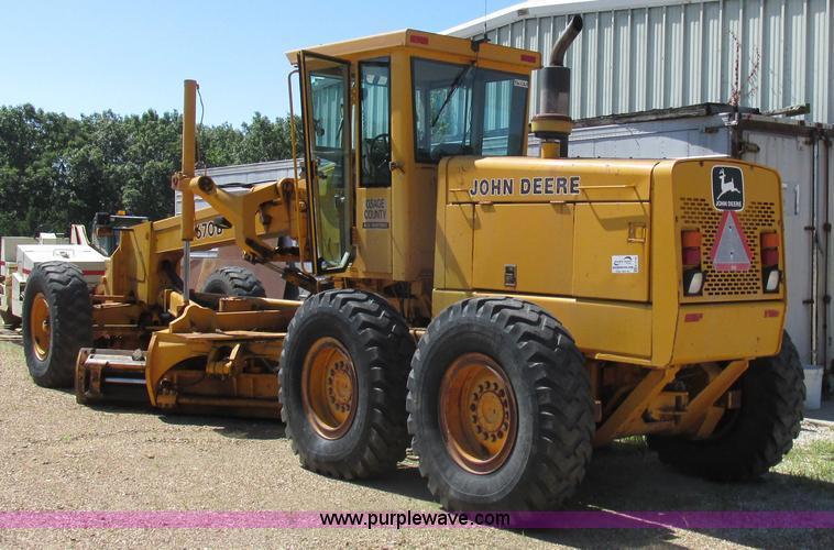 image for item K2158 1992 John Deere 670B motor grader