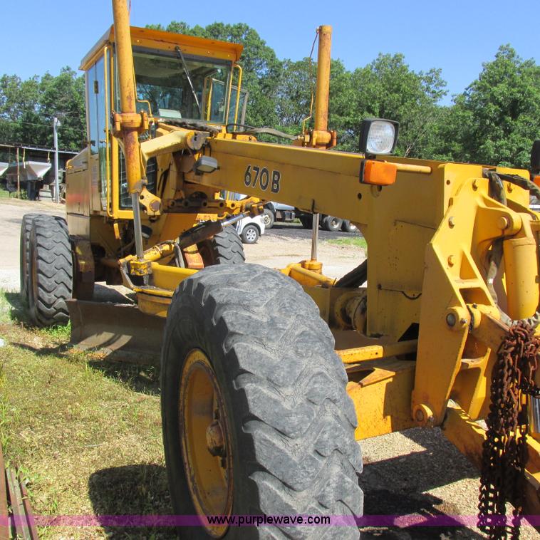 image for item K2158 1992 John Deere 670B motor grader