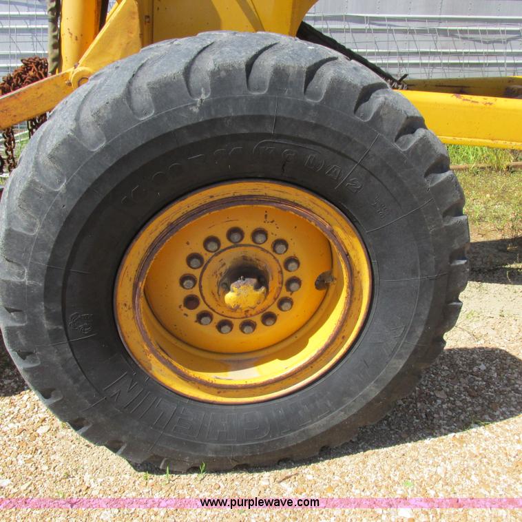 image for item K2158 1992 John Deere 670B motor grader