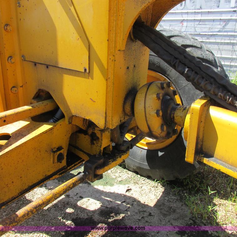 image for item K2158 1992 John Deere 670B motor grader