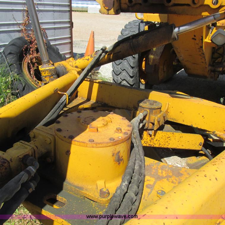 image for item K2158 1992 John Deere 670B motor grader