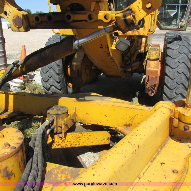 image for item K2158 1992 John Deere 670B motor grader