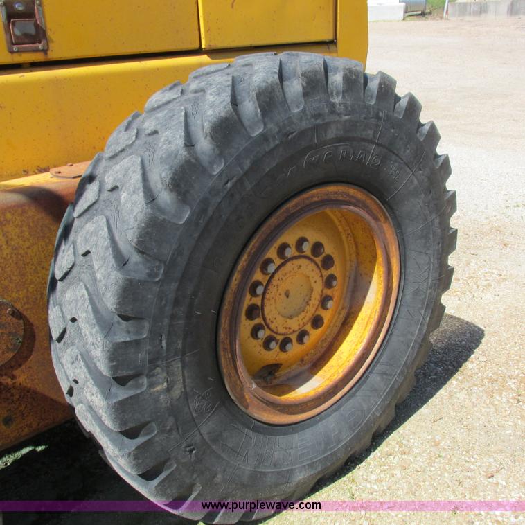 image for item K2158 1992 John Deere 670B motor grader