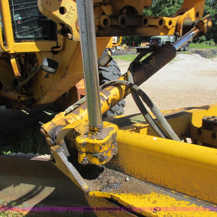 image for item K2158 1992 John Deere 670B motor grader