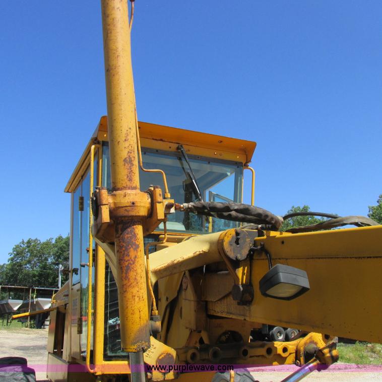 image for item K2158 1992 John Deere 670B motor grader