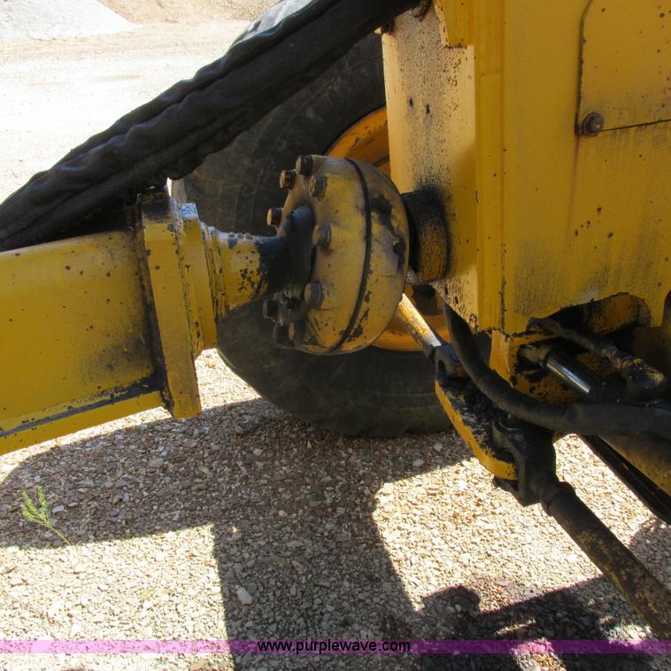 image for item K2158 1992 John Deere 670B motor grader