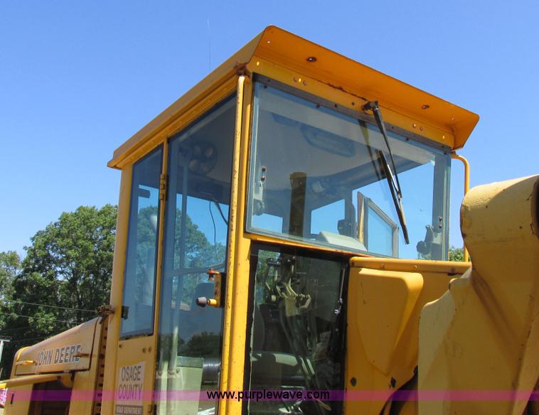 image for item K2158 1992 John Deere 670B motor grader