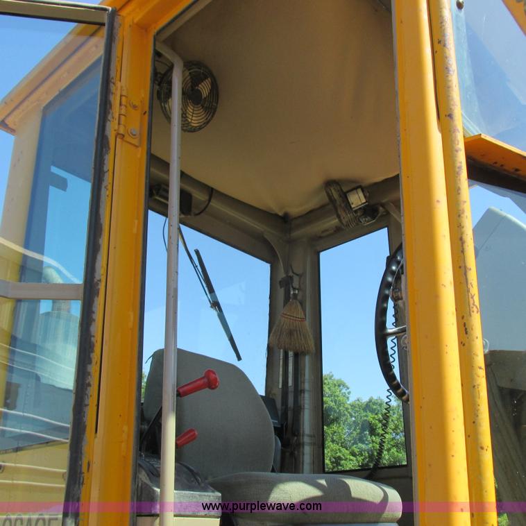 image for item K2158 1992 John Deere 670B motor grader