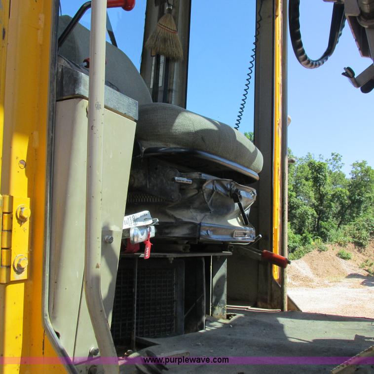 image for item K2158 1992 John Deere 670B motor grader