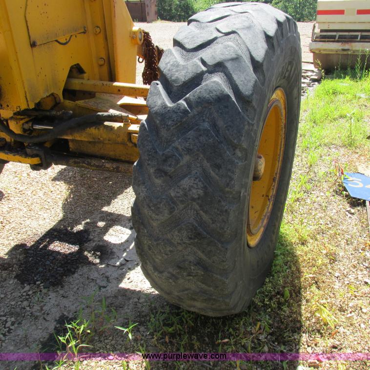 image for item K2158 1992 John Deere 670B motor grader