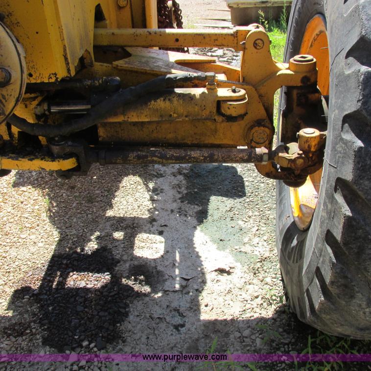 image for item K2158 1992 John Deere 670B motor grader