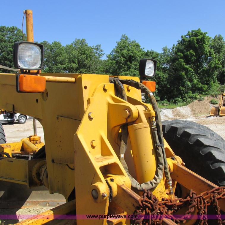 image for item K2158 1992 John Deere 670B motor grader