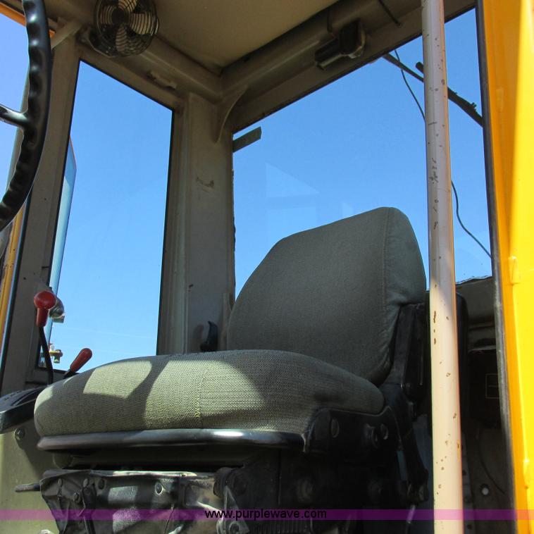 image for item K2158 1992 John Deere 670B motor grader