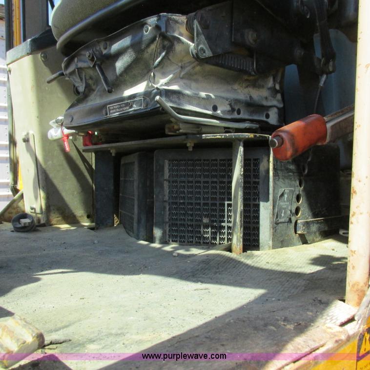 image for item K2158 1992 John Deere 670B motor grader