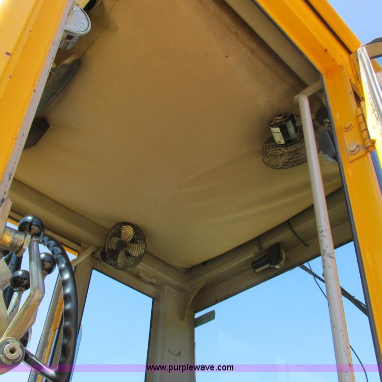 image for item K2158 1992 John Deere 670B motor grader