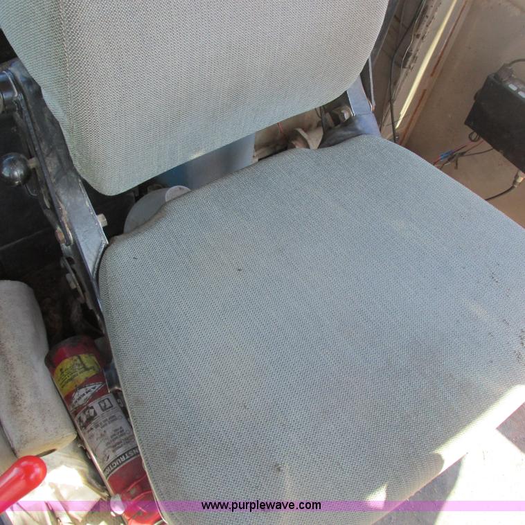 image for item K2158 1992 John Deere 670B motor grader