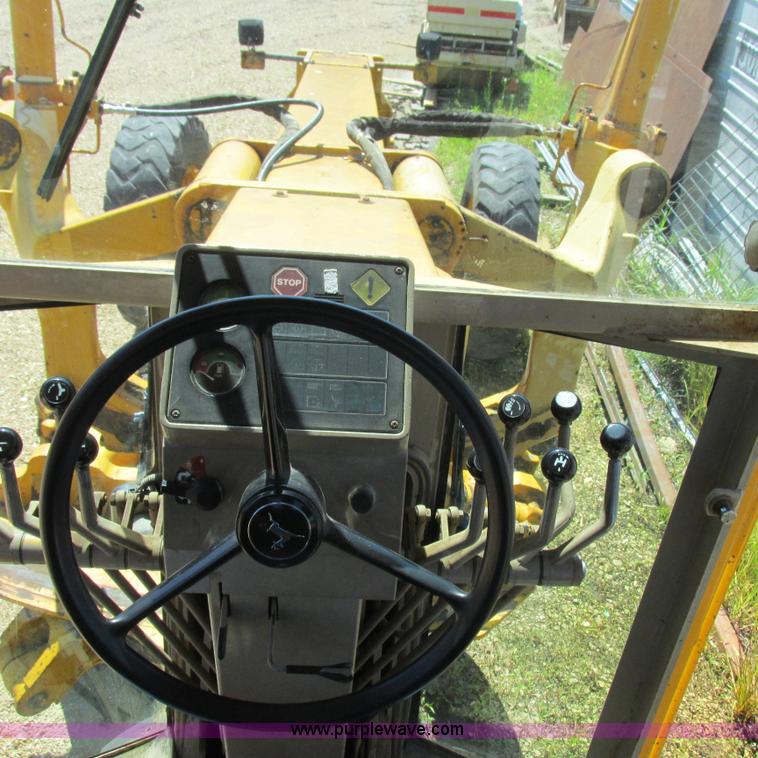 image for item K2158 1992 John Deere 670B motor grader