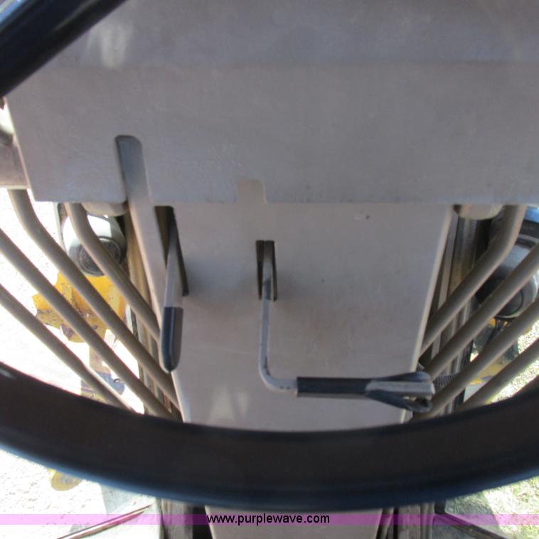 image for item K2158 1992 John Deere 670B motor grader