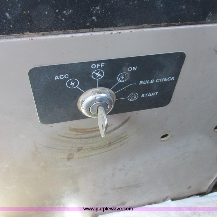 image for item K2158 1992 John Deere 670B motor grader