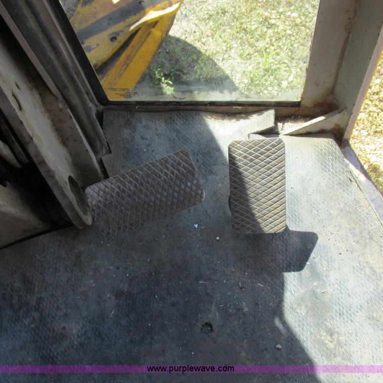 image for item K2158 1992 John Deere 670B motor grader