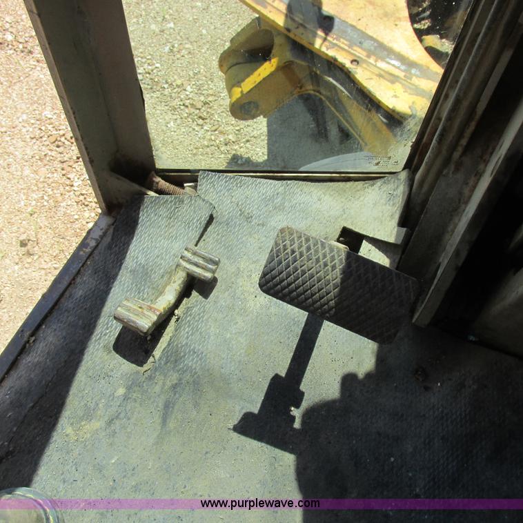 image for item K2158 1992 John Deere 670B motor grader