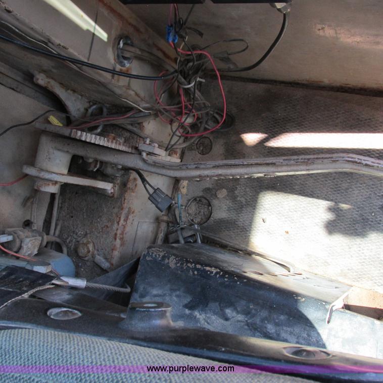 image for item K2158 1992 John Deere 670B motor grader