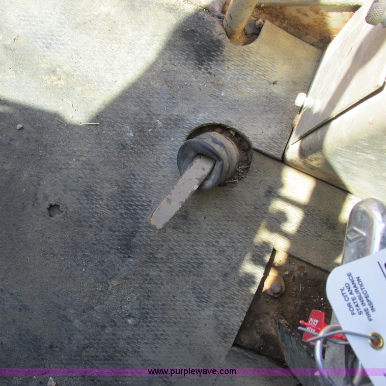 image for item K2158 1992 John Deere 670B motor grader