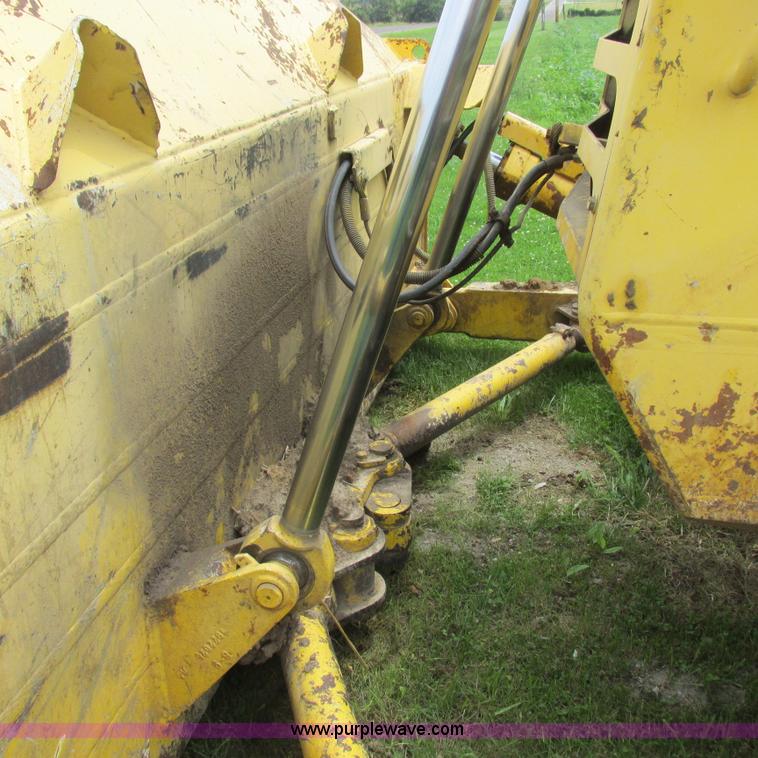 image for item K2171 2000 New Holland DC180 dozer