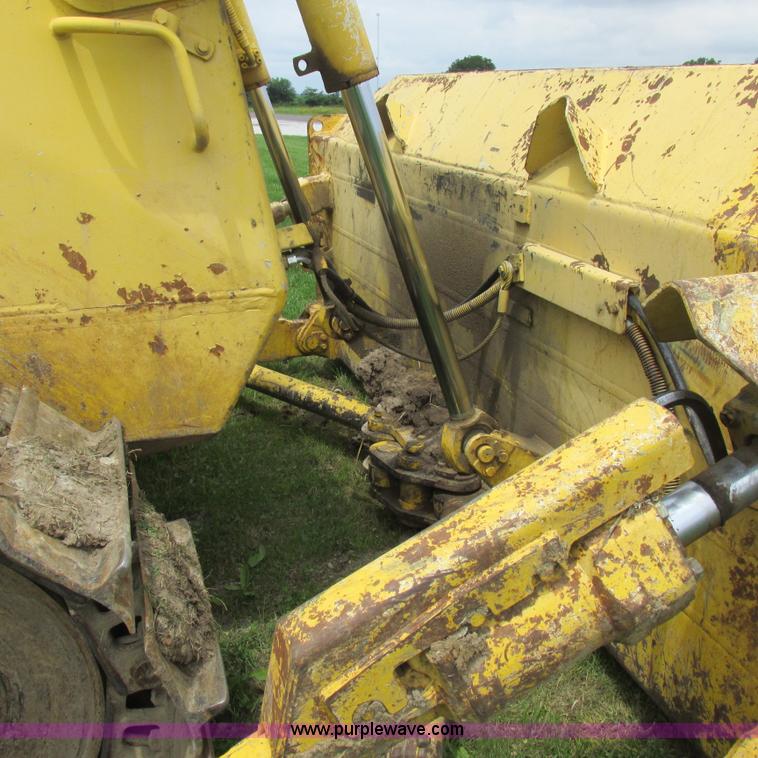 image for item K2171 2000 New Holland DC180 dozer