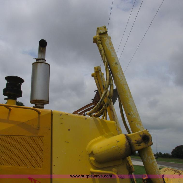 image for item K2171 2000 New Holland DC180 dozer