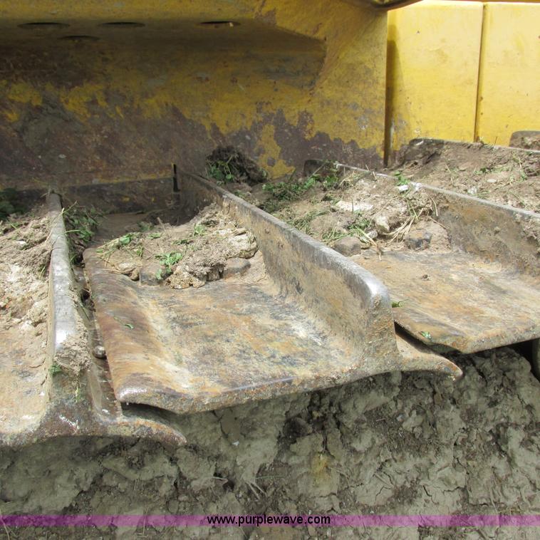 image for item K2171 2000 New Holland DC180 dozer