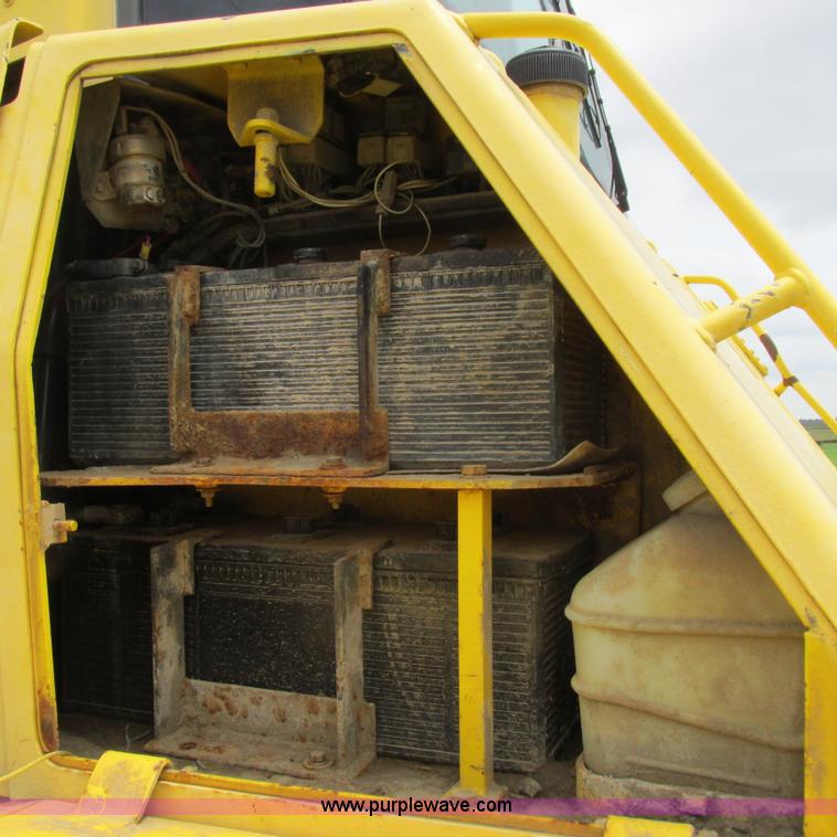 image for item K2171 2000 New Holland DC180 dozer