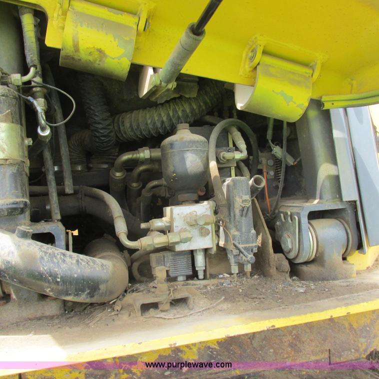 image for item K2171 2000 New Holland DC180 dozer